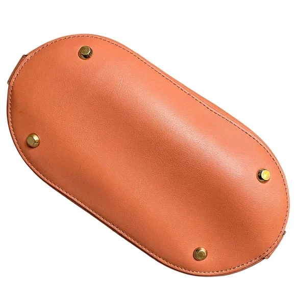 Donna Karan Adan Bucket Bag 100% Leather Pockets & Interior w/ Adjustable Strap - Picture 5 of 13